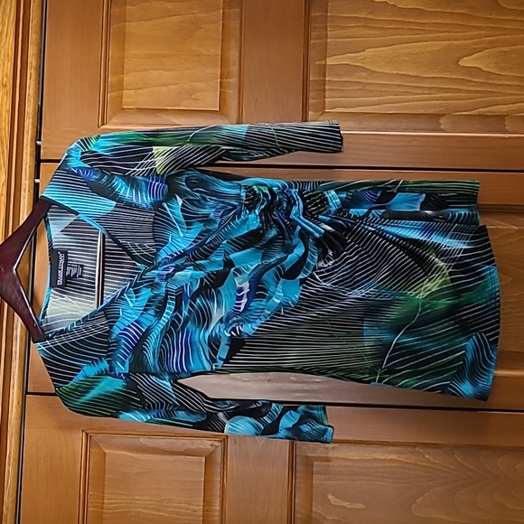 Frank Lyman design ladies top - Picture 2 of 3